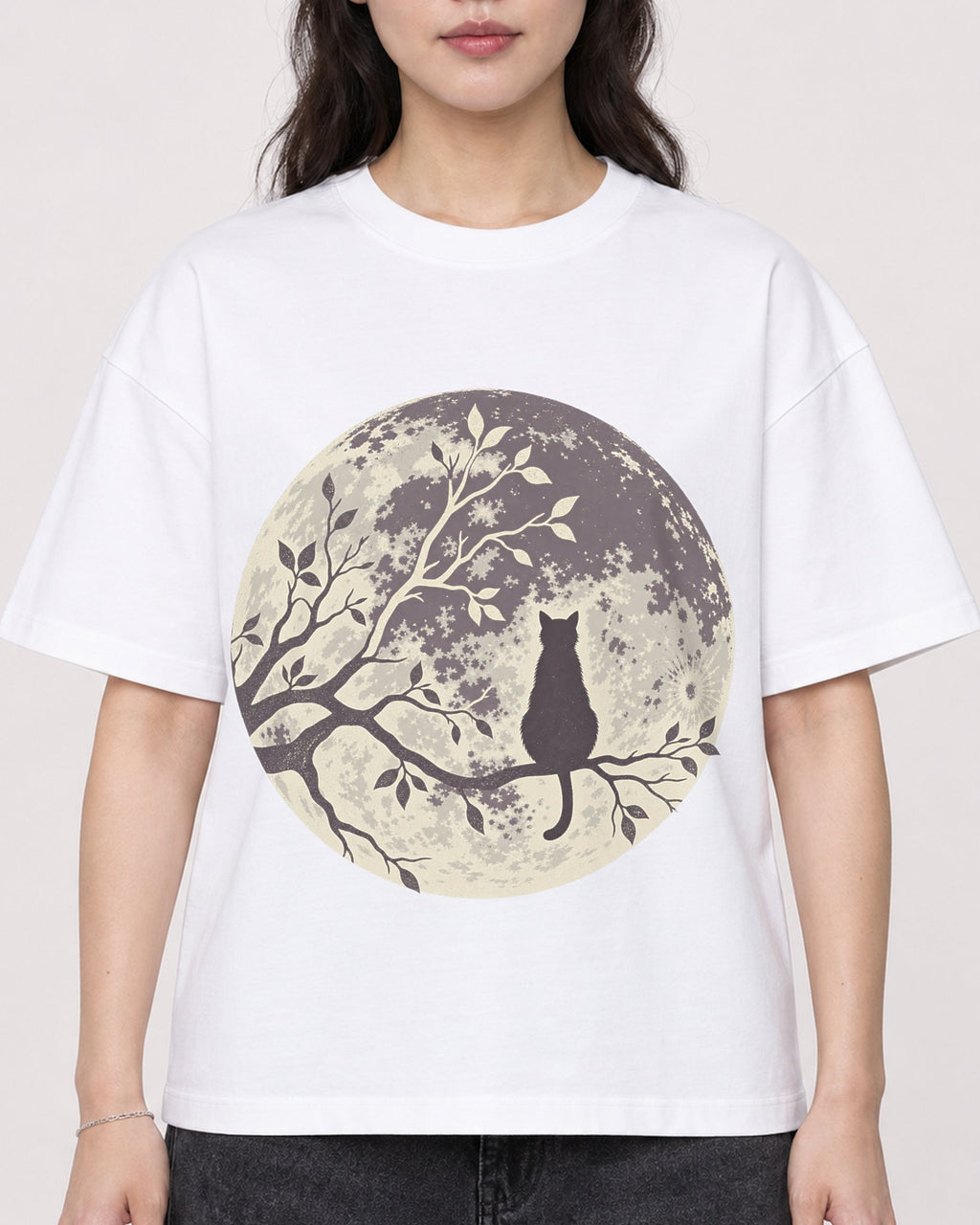 Mockup Boxy Heavyweight Tee White female close-up 03