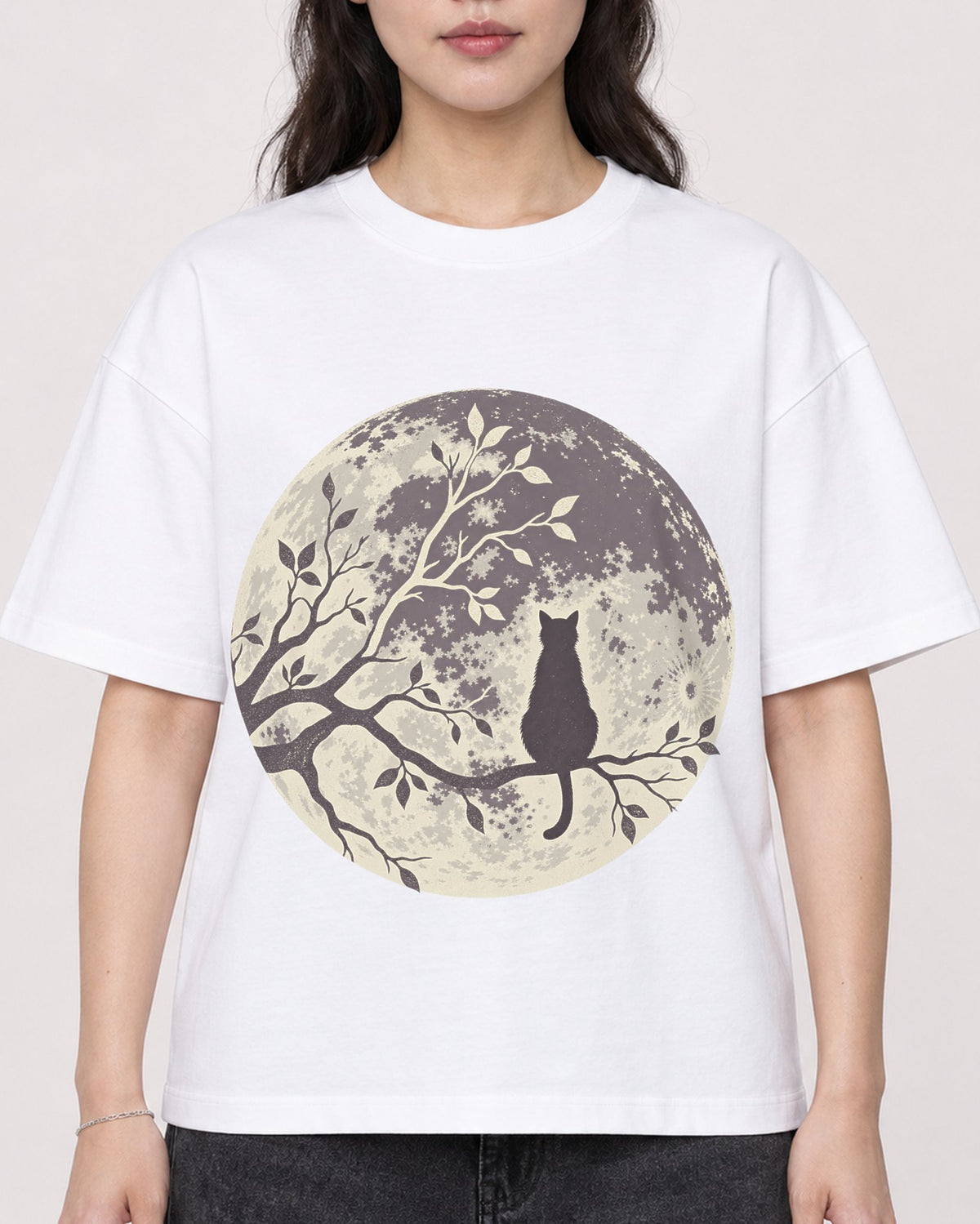 Mockup Boxy Heavyweight Tee White female close-up 03