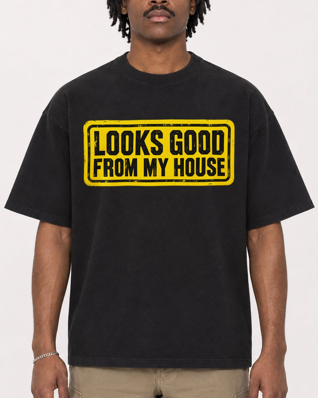 Mockup Boxy Heavyweight Tee Black male close-up 04