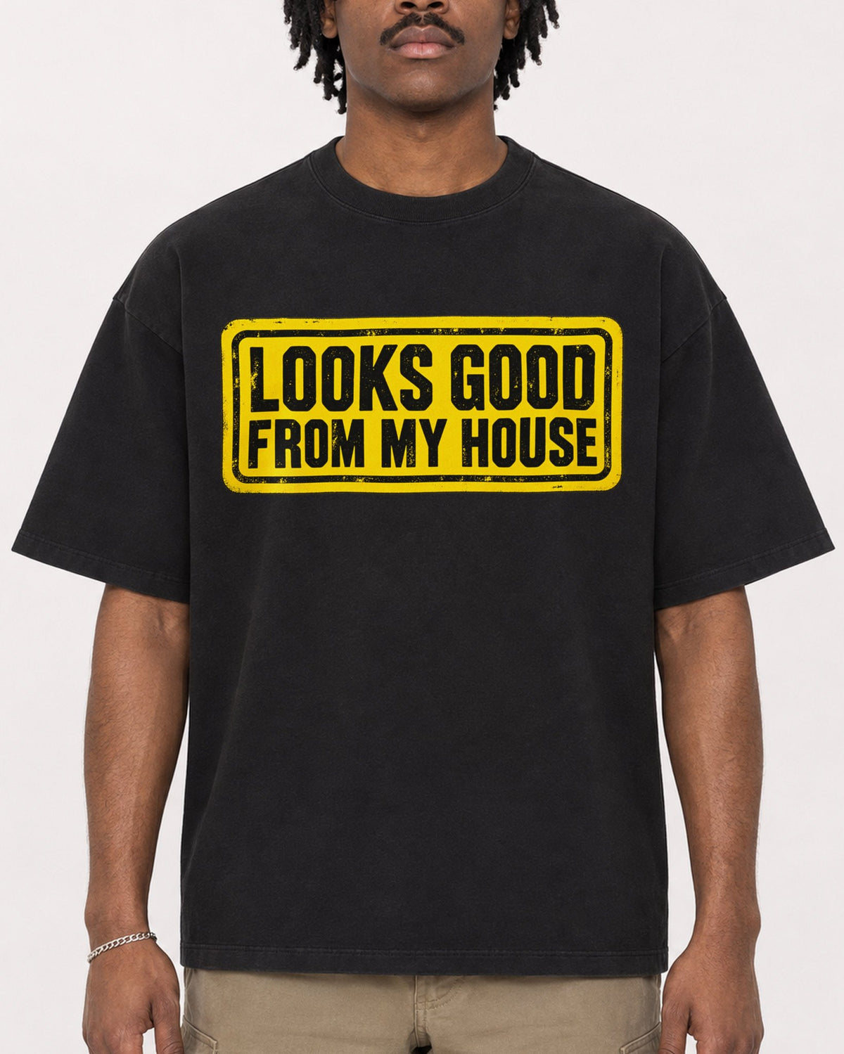 Mockup Boxy Heavyweight Tee Black male close-up 04