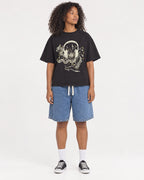 Mockup Boxy Heavyweight Tee Black female full-body 05