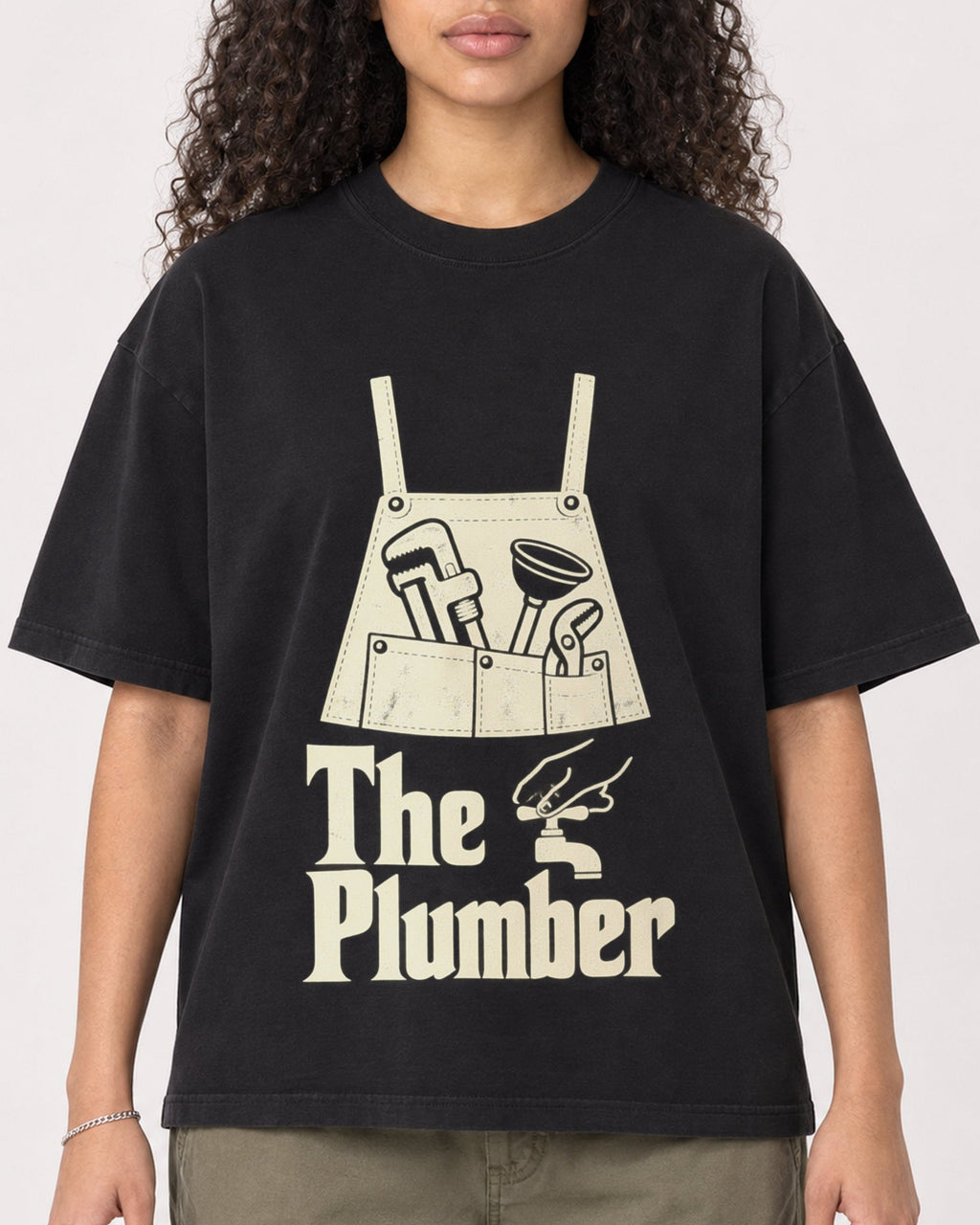 Mockup Boxy Heavyweight Tee Black female close-up 10