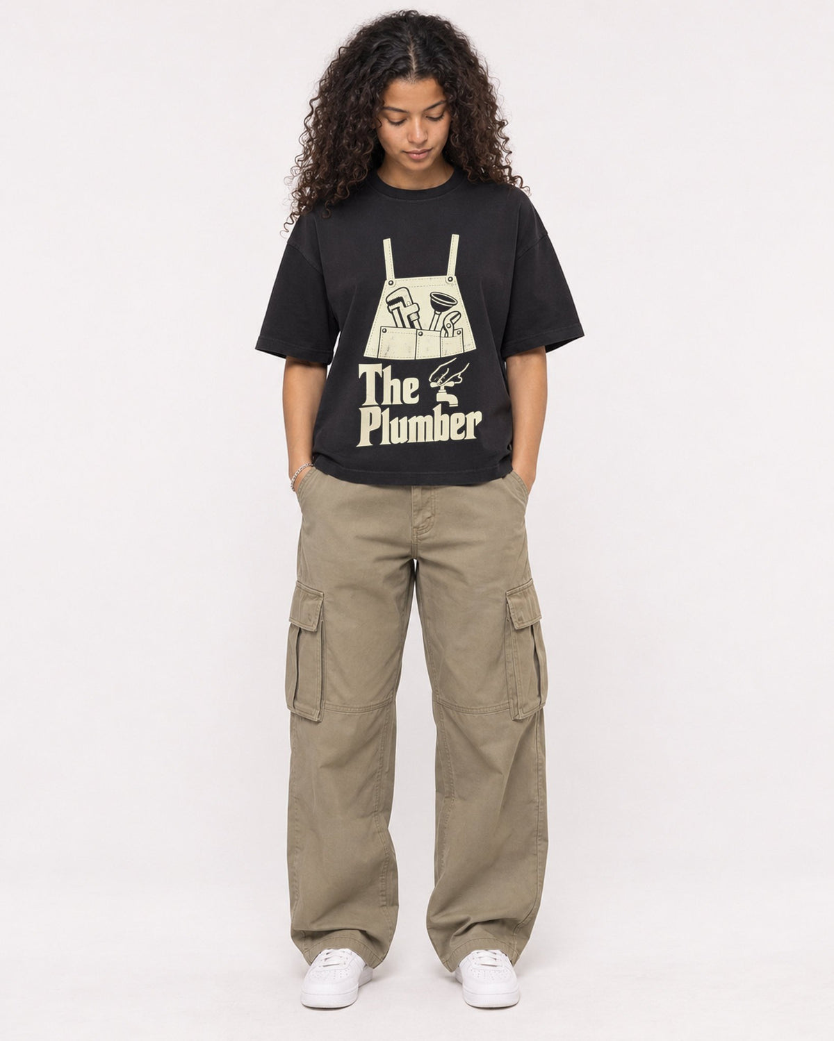 Mockup Boxy Heavyweight Tee Black female full-body 10