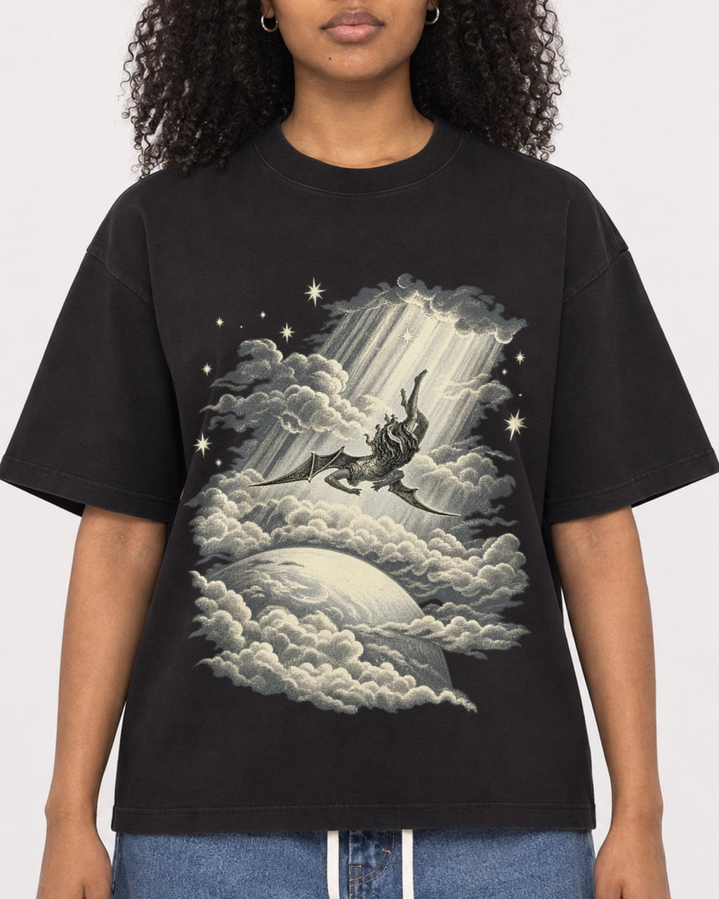 Mockup Boxy Heavyweight Tee Black female close-up 05