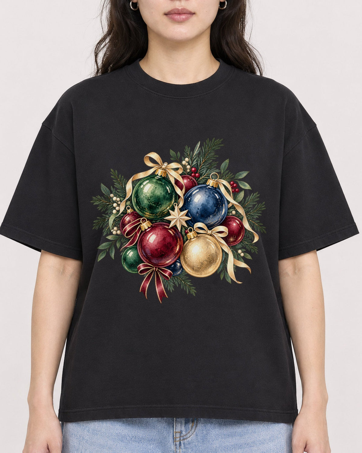 Mockup Boxy Heavyweight Tee Black female close-up 03