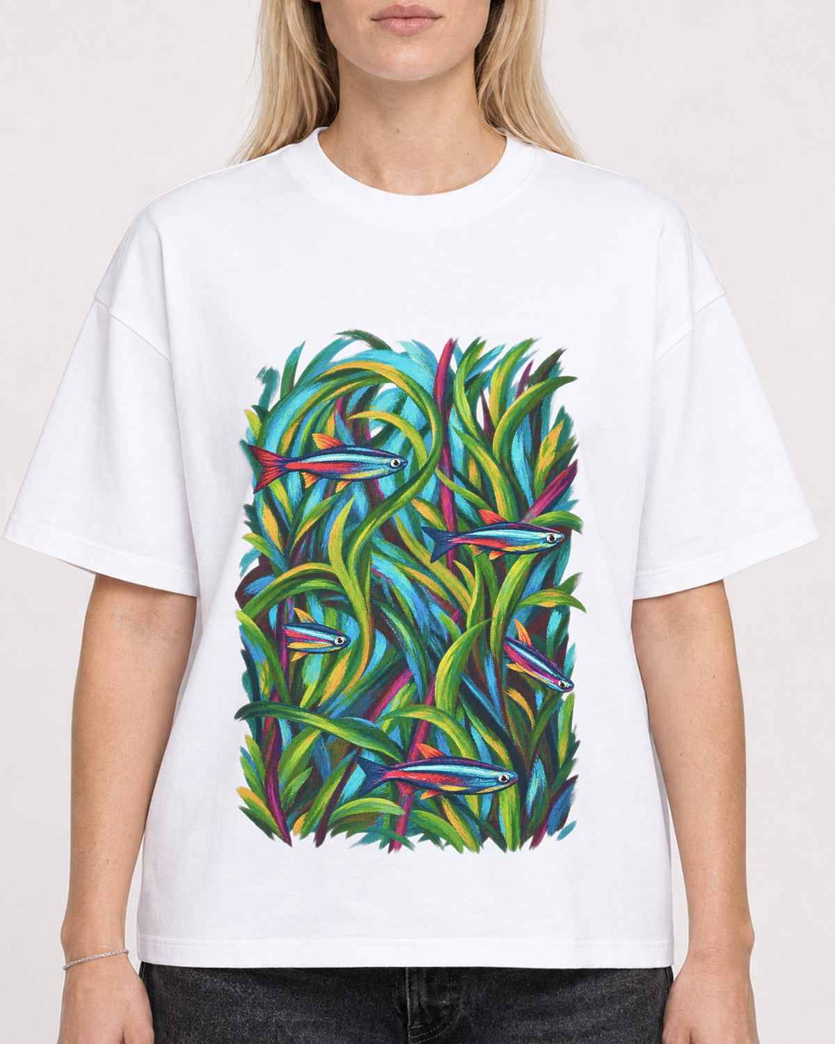 Mockup Boxy Heavyweight Tee White female close-up 08