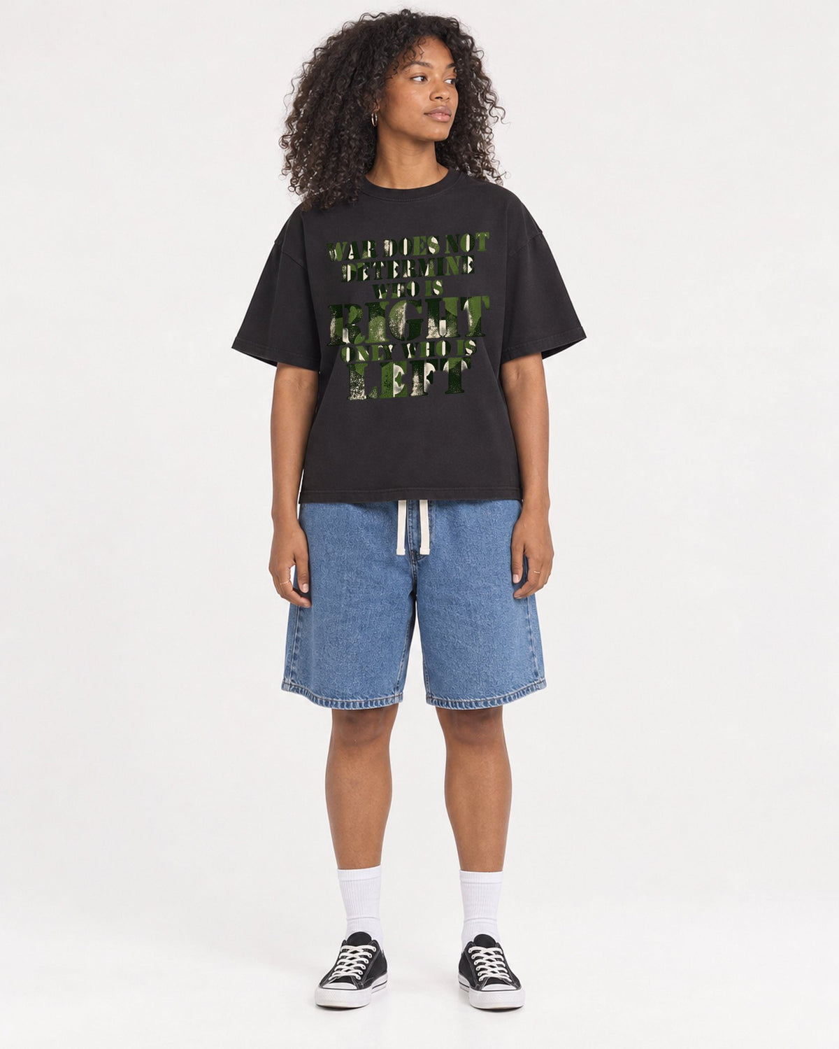 Mockup Boxy Heavyweight Tee Black female full-body 05