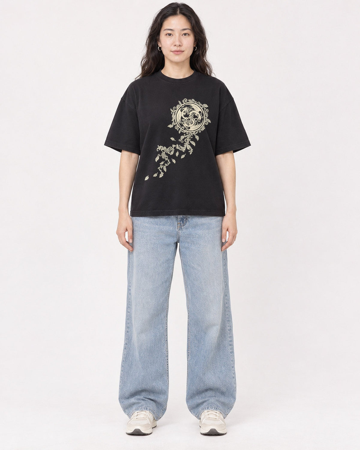 Mockup Boxy Heavyweight Tee Black female full-body 03