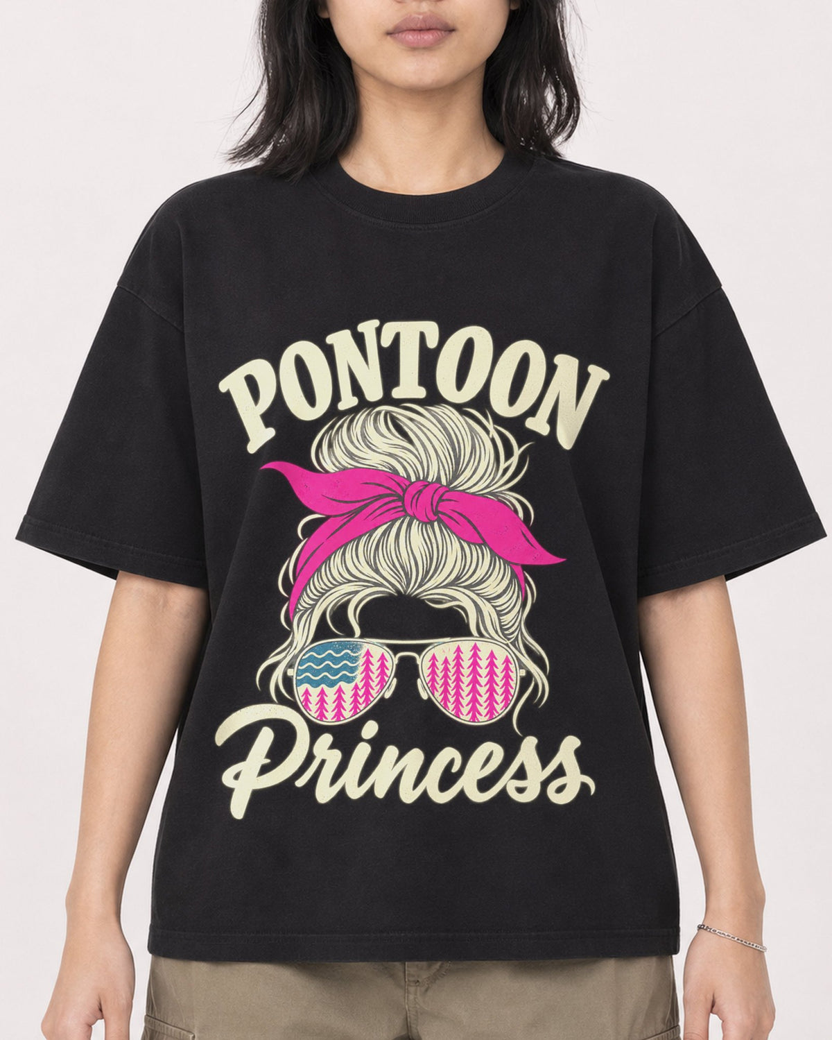 Mockup Boxy Heavyweight Tee Black female close-up 22