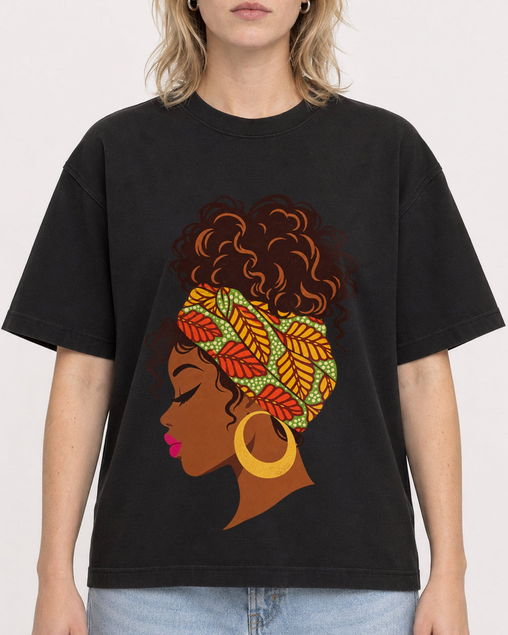 Mockup Boxy Heavyweight Tee Black female close-up 19