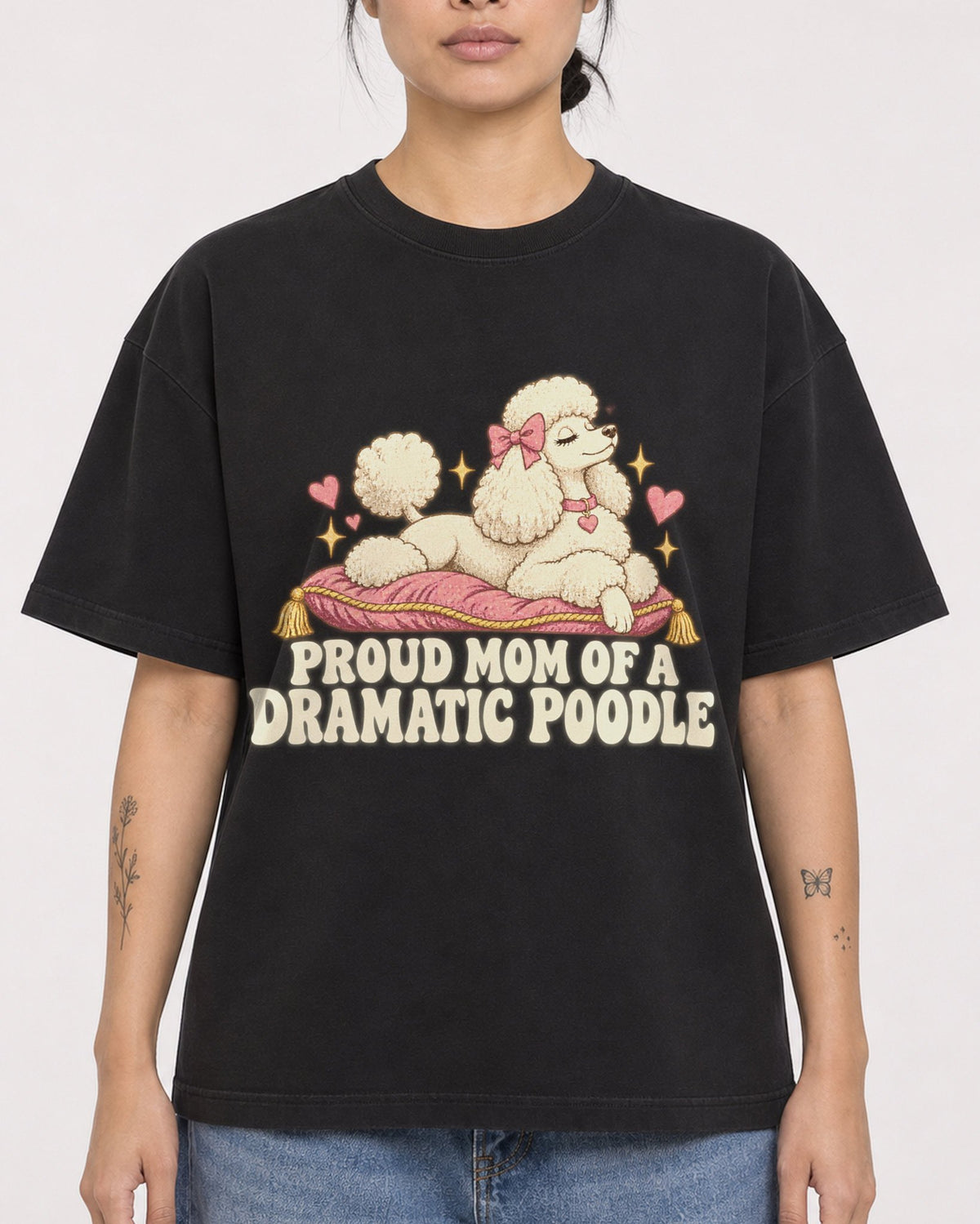 Mockup Boxy Heavyweight Tee Black female close-up 12