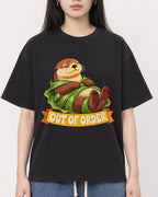 Mockup Boxy Heavyweight Tee Black female close-up 01