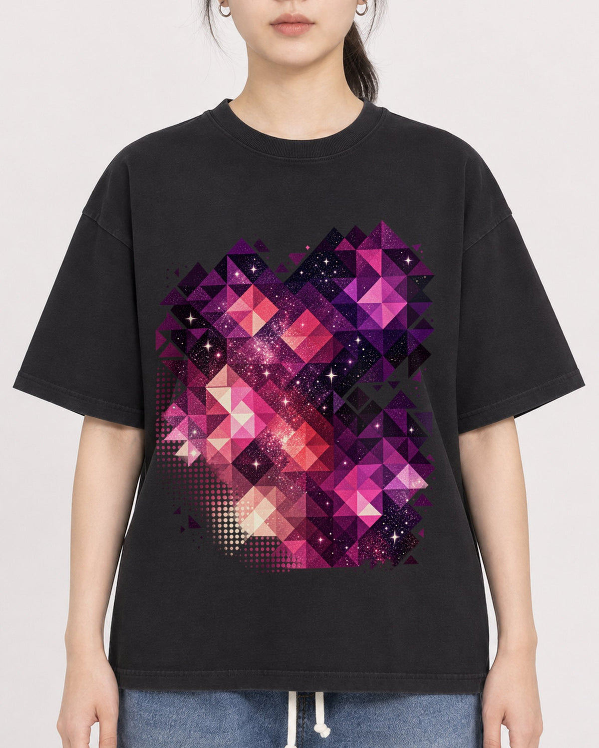 Mockup Boxy Heavyweight Tee Black female close-up 21