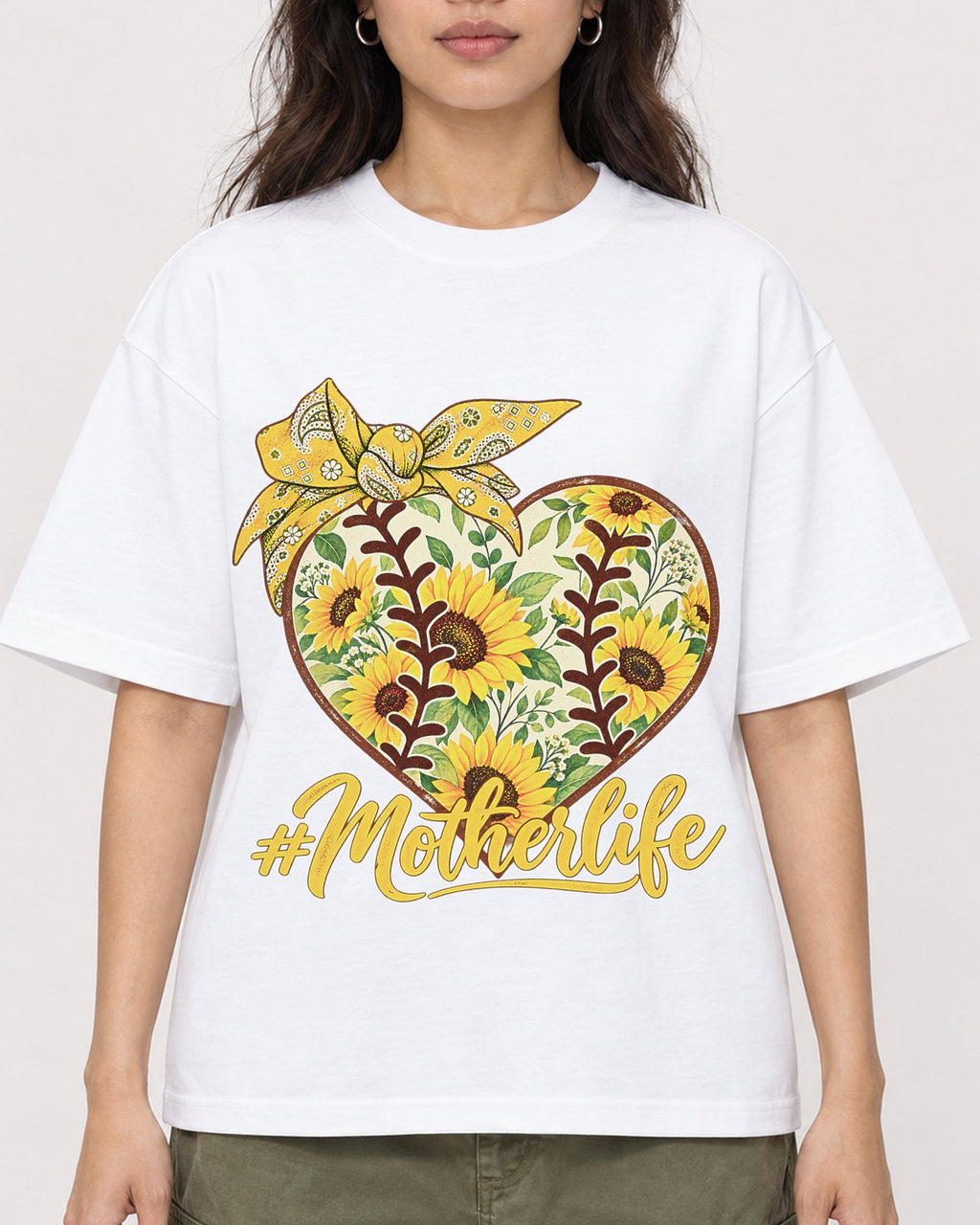 Mockup Boxy Heavyweight Tee White female close-up 02