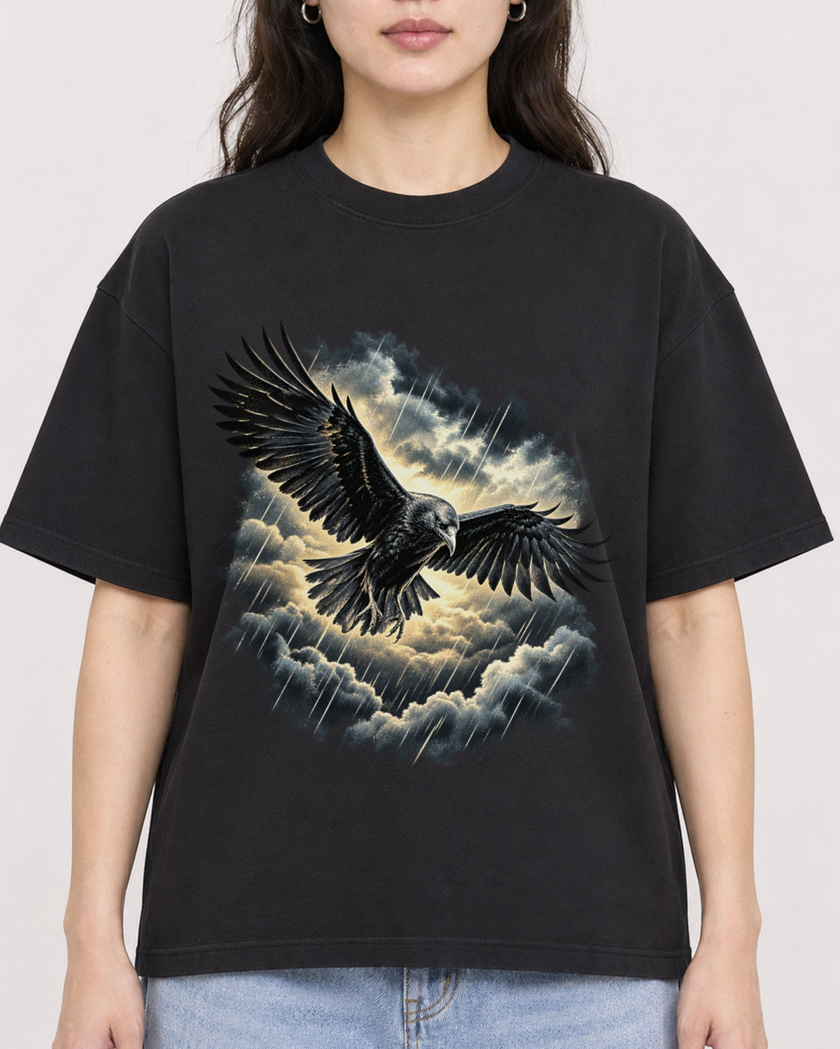 Mockup Boxy Heavyweight Tee Black female close-up 03