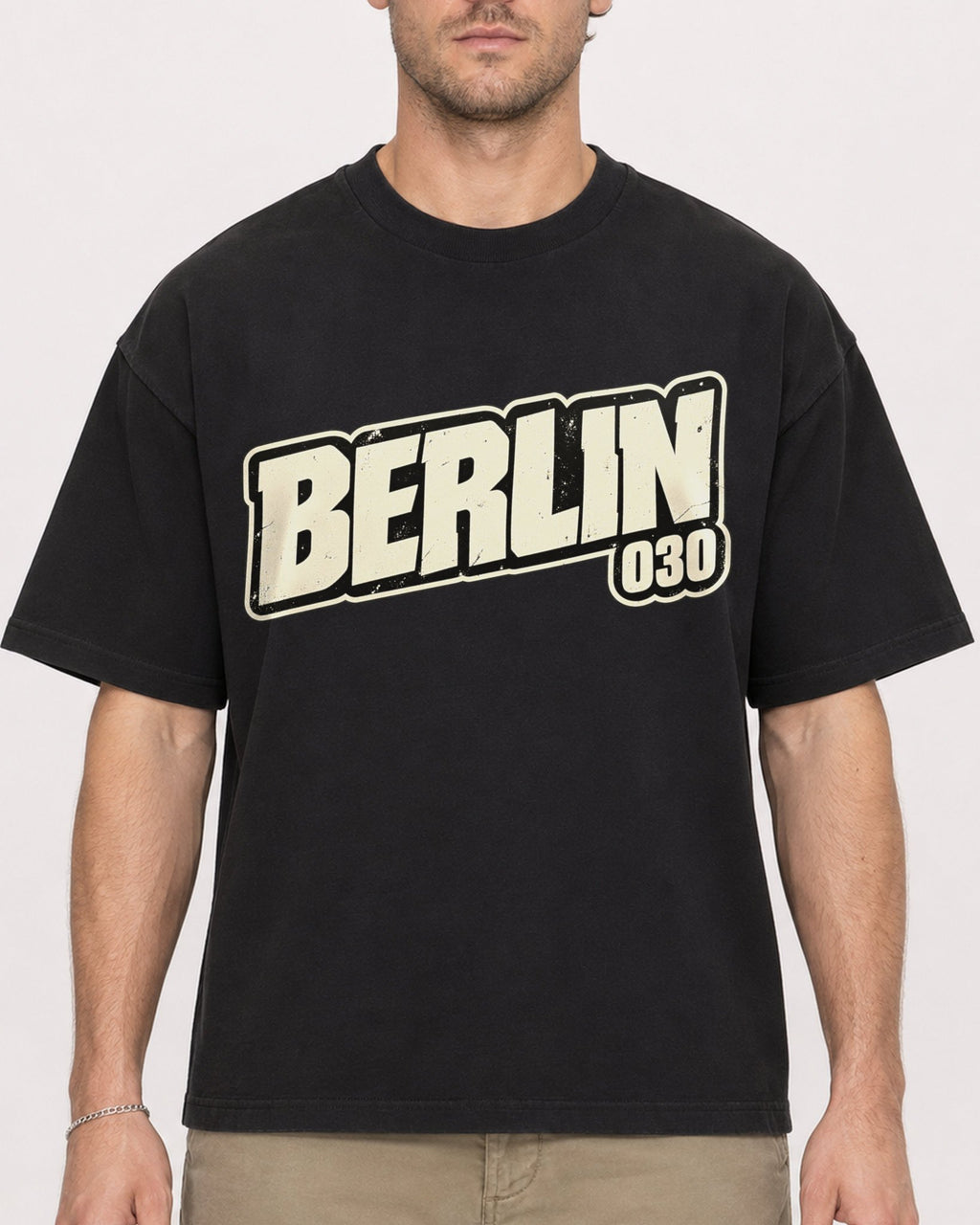Mockup Boxy Heavyweight Tee Black male close-up 08