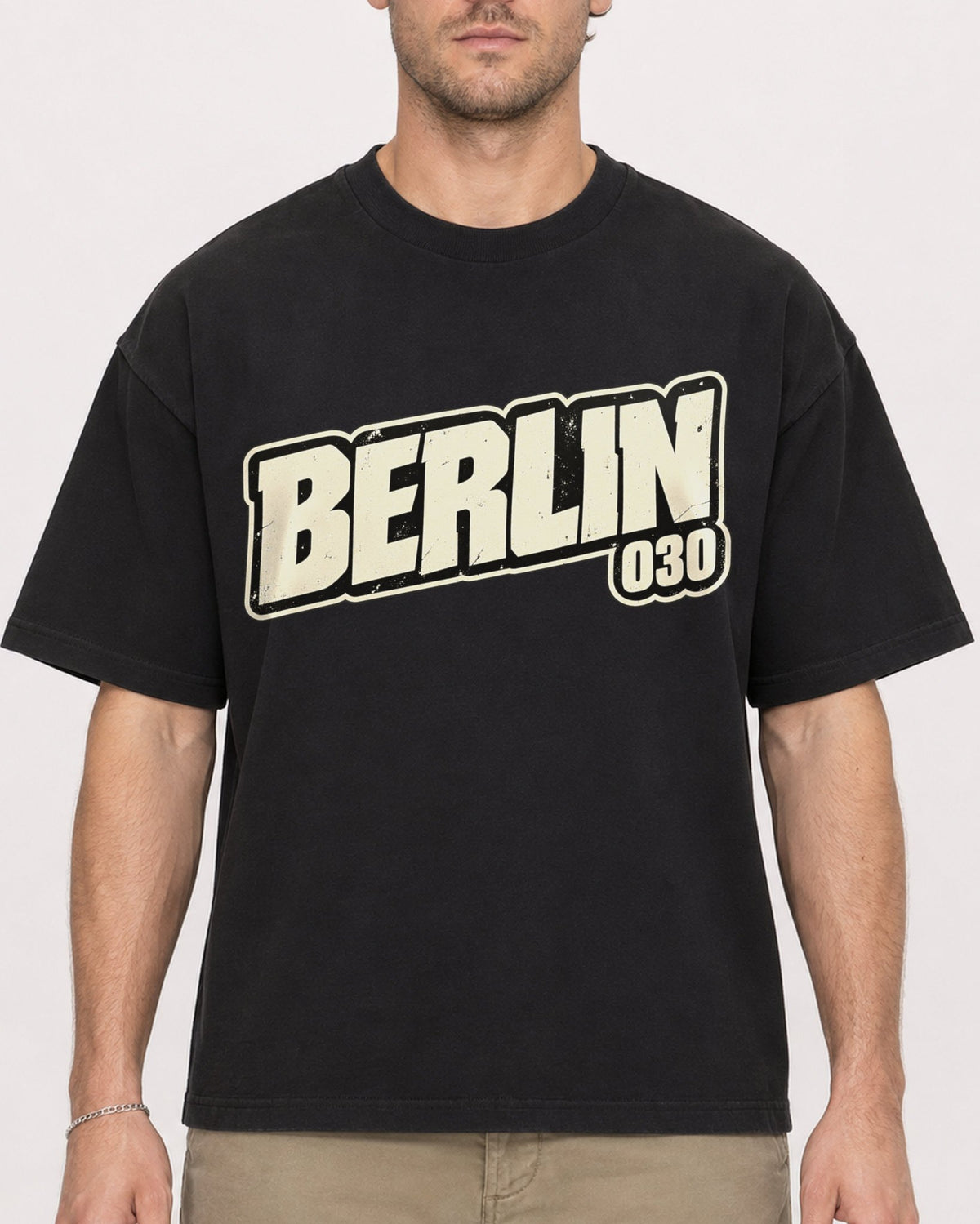 Mockup Boxy Heavyweight Tee Black male close-up 08