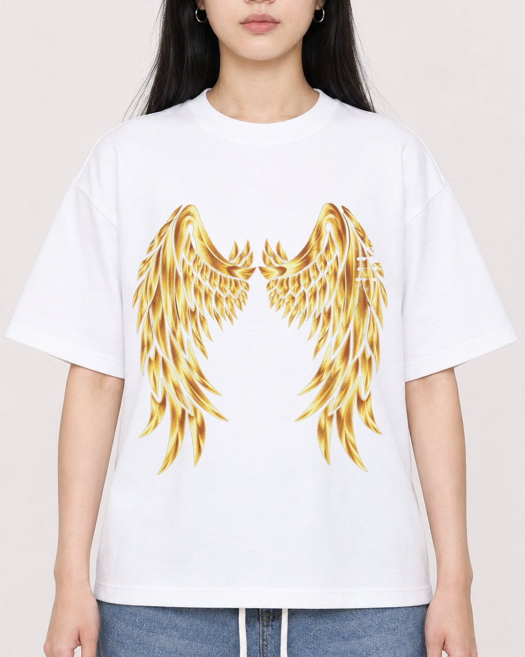 Mockup Boxy Heavyweight Tee White female close-up 01
