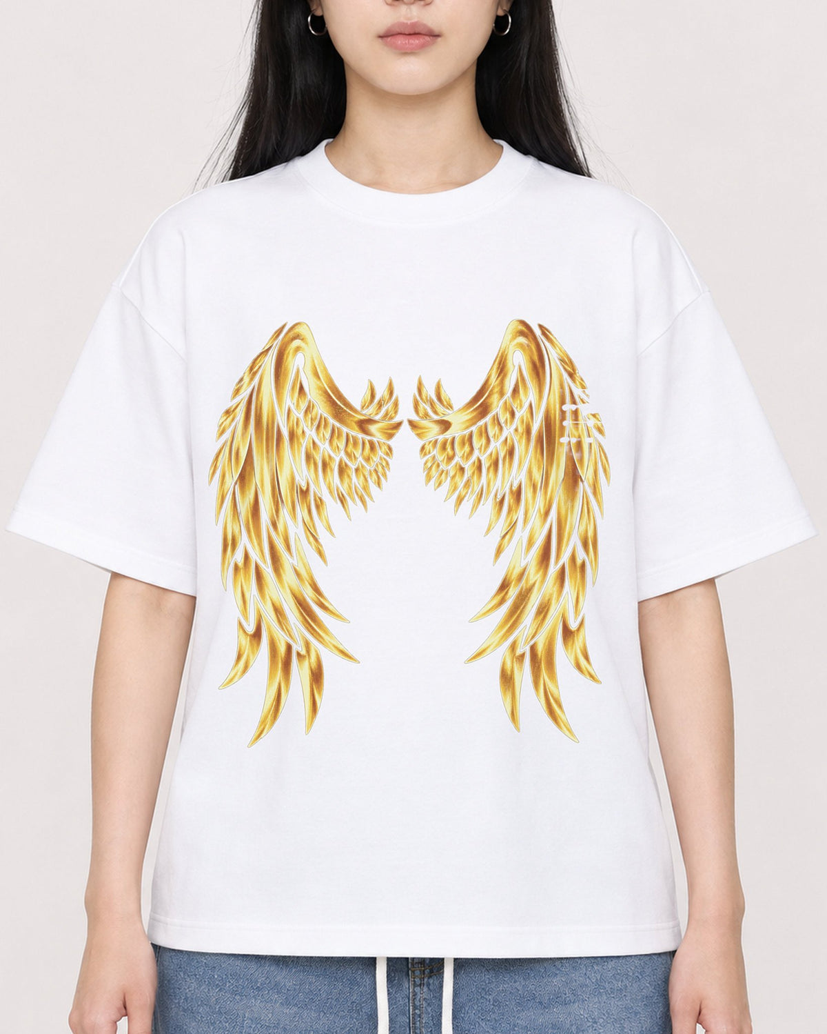 Mockup Boxy Heavyweight Tee White female close-up 01