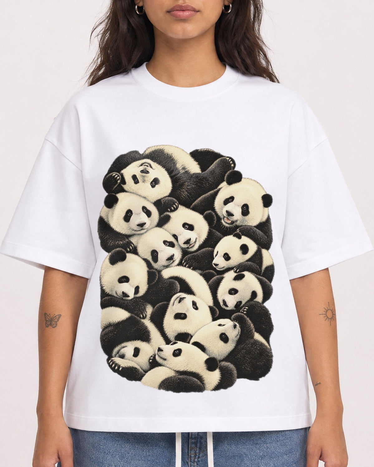 Mockup Boxy Heavyweight Tee White female close-up 06