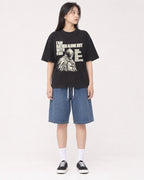 Mockup Boxy Heavyweight Tee Black female full-body 01