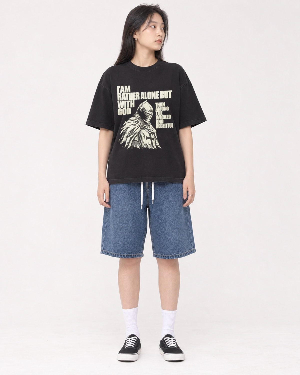 Mockup Boxy Heavyweight Tee Black female full-body 01