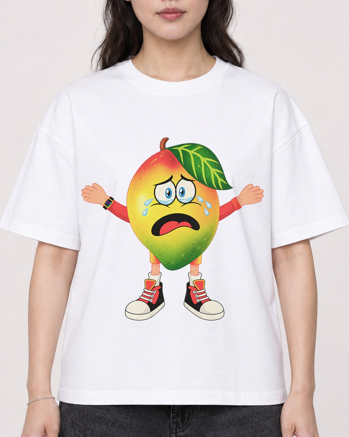 Mockup Boxy Heavyweight Tee White female close-up 03