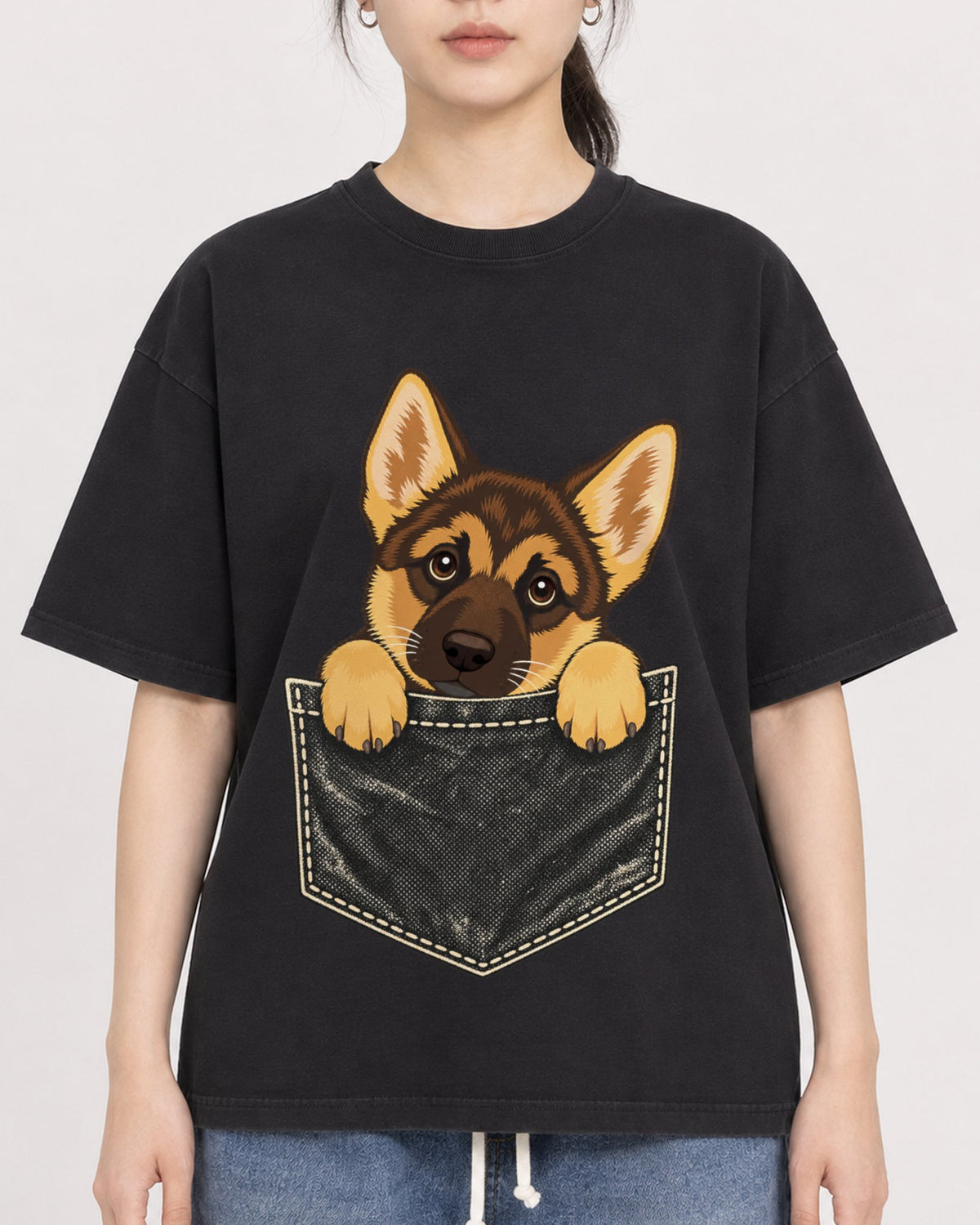 Mockup Boxy Heavyweight Tee Black female close-up 21