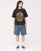 Mockup Boxy Heavyweight Tee Black female full-body 01