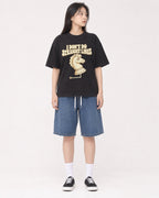 Mockup Boxy Heavyweight Tee Black female full-body 01