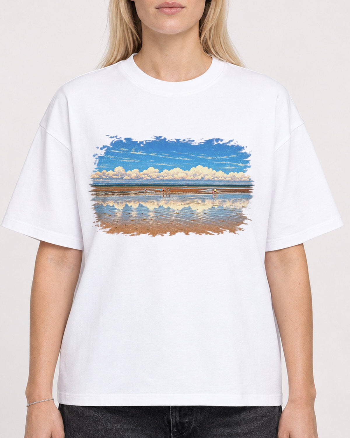 Mockup Boxy Heavyweight Tee White female close-up 08