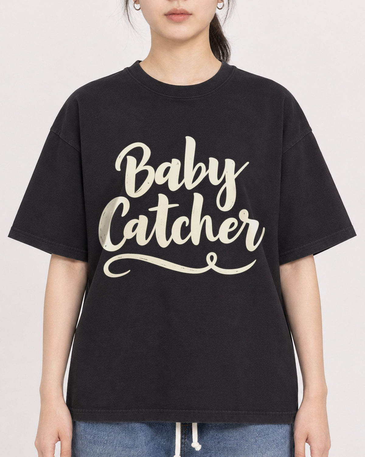 Mockup Boxy Heavyweight Tee Black female close-up 21