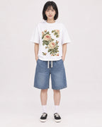 Mockup Boxy Heavyweight Tee White female full-body 11
