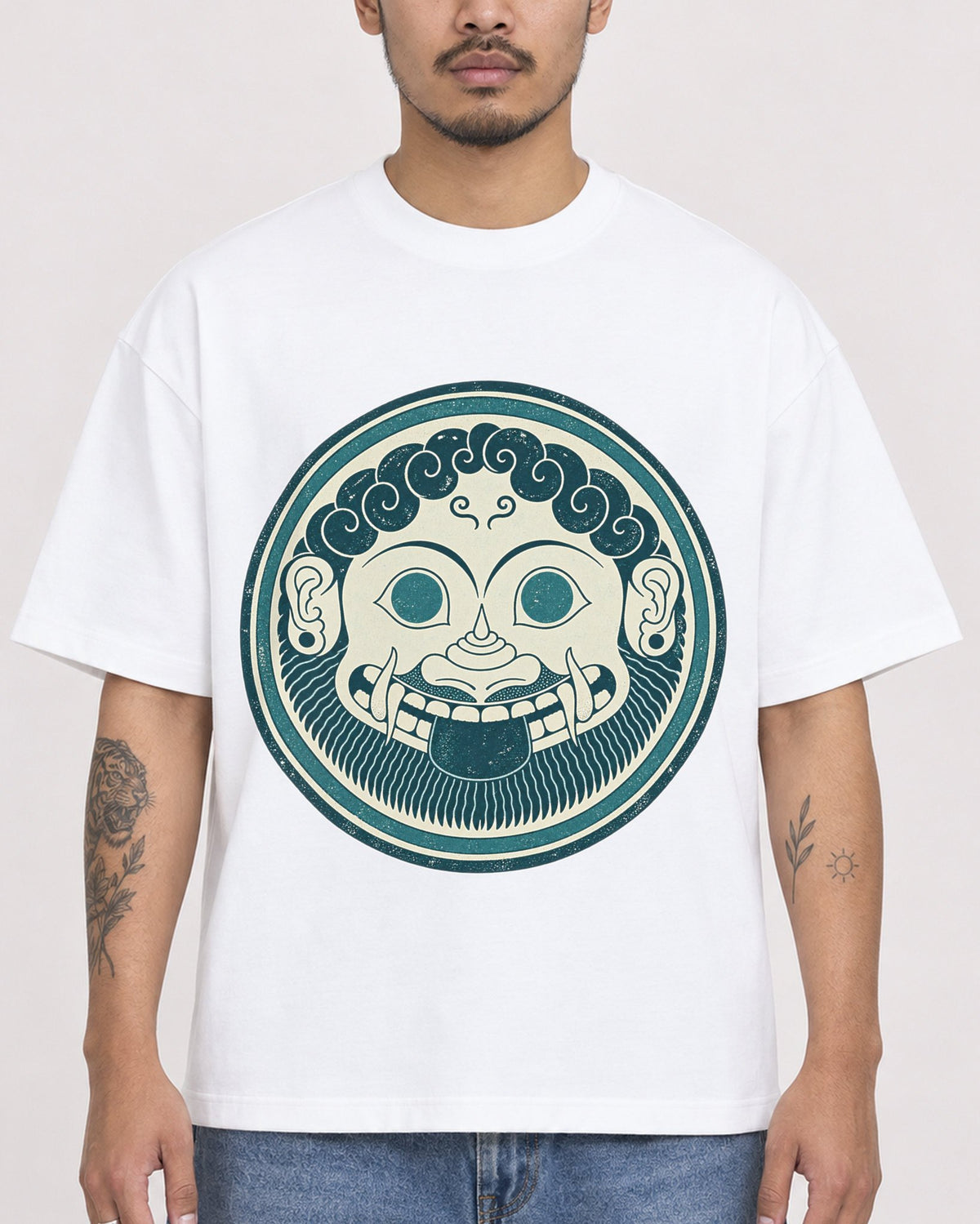 Mockup Boxy Heavyweight Tee White male close-up 12