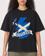 Mockup Boxy Heavyweight Tee Black female close-up 10