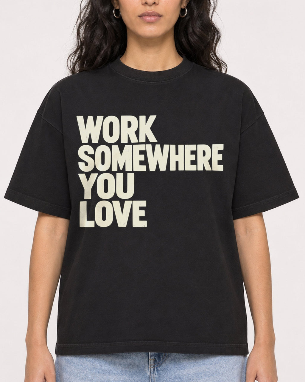 Mockup Boxy Heavyweight Tee Black female close-up 07