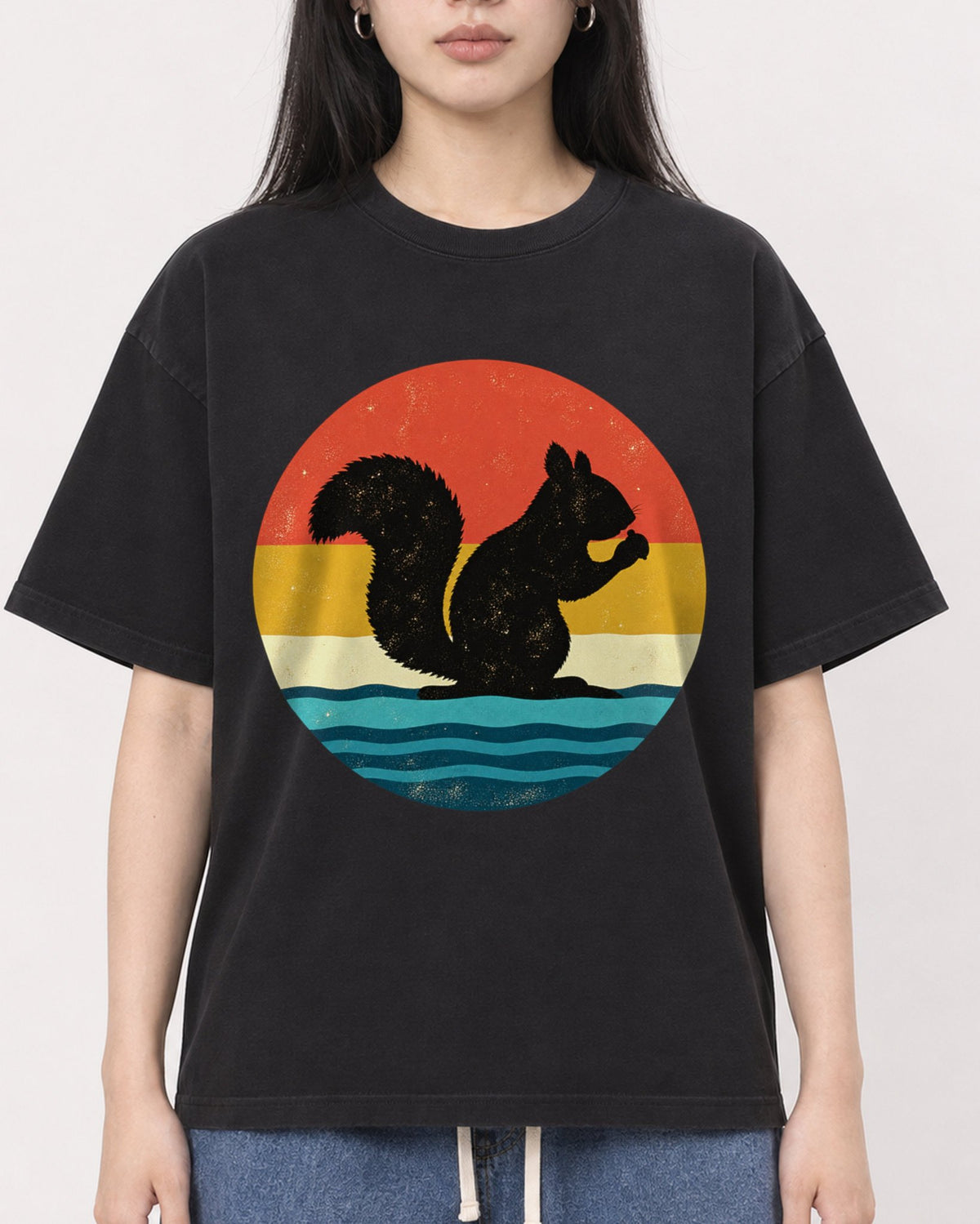 Mockup Boxy Heavyweight Tee Black female close-up 01