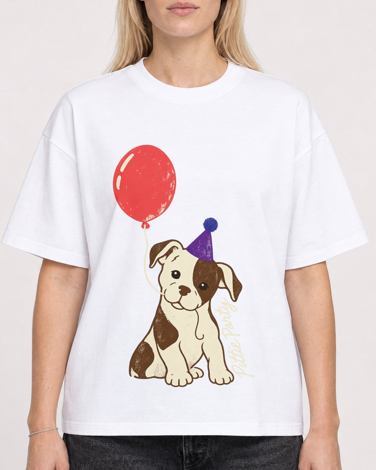 Mockup Boxy Heavyweight Tee White female close-up 08