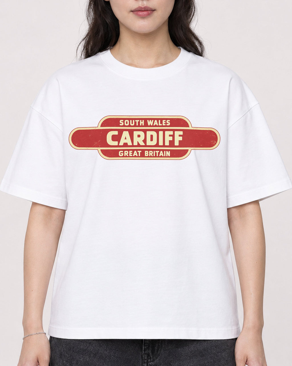 Mockup Boxy Heavyweight Tee White female close-up 03