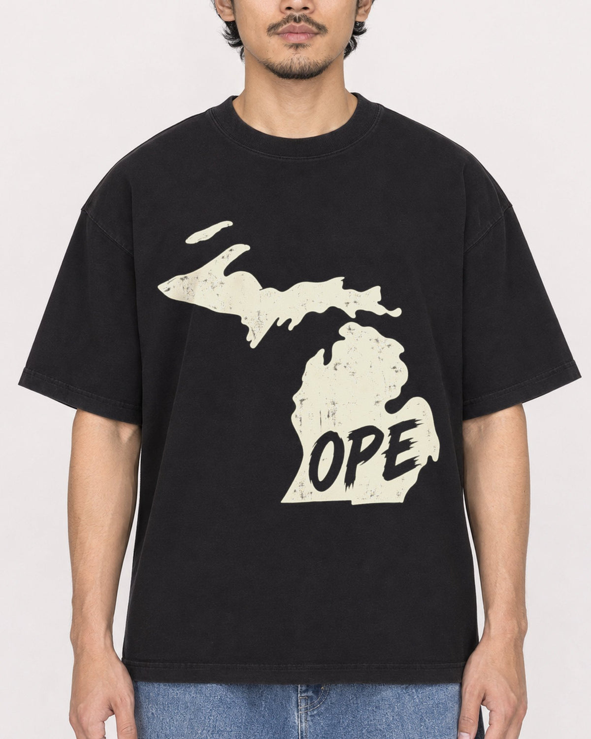 Mockup Boxy Heavyweight Tee Black male close-up 02