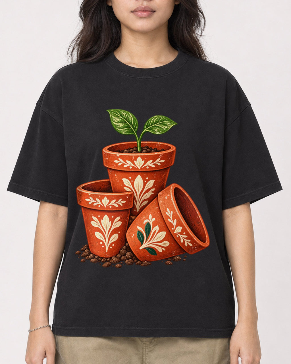 Mockup Boxy Heavyweight Tee Black female close-up 02