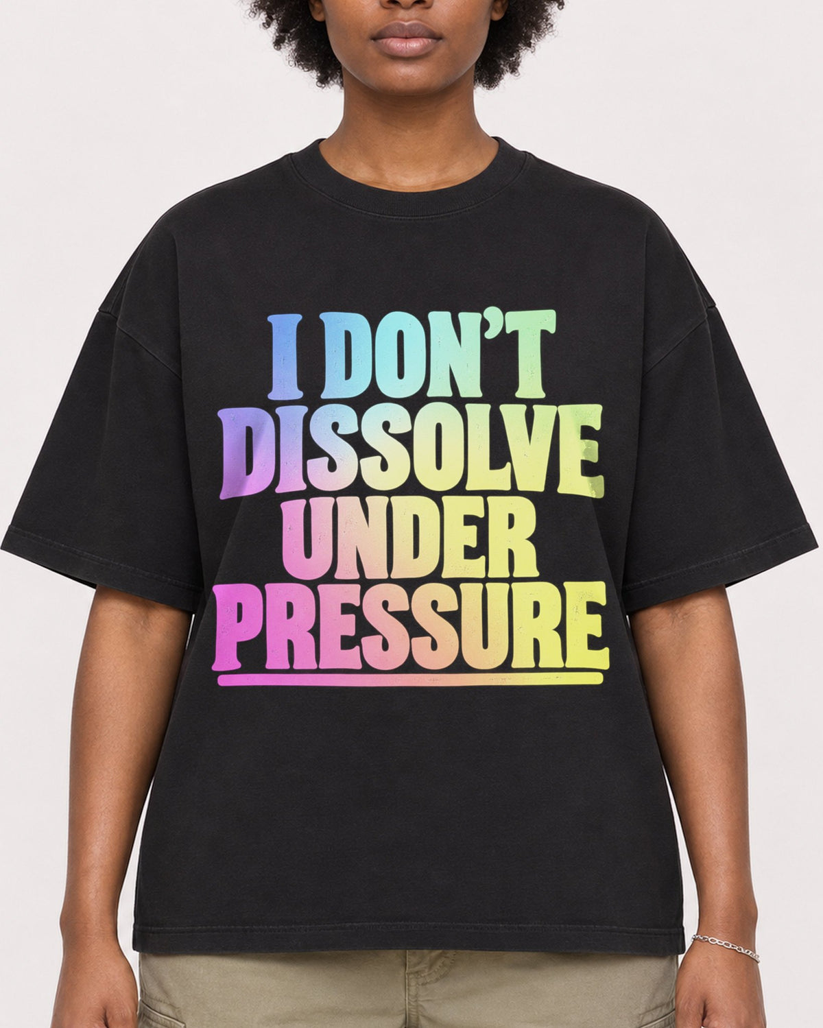 Mockup Boxy Heavyweight Tee Black female close-up 14
