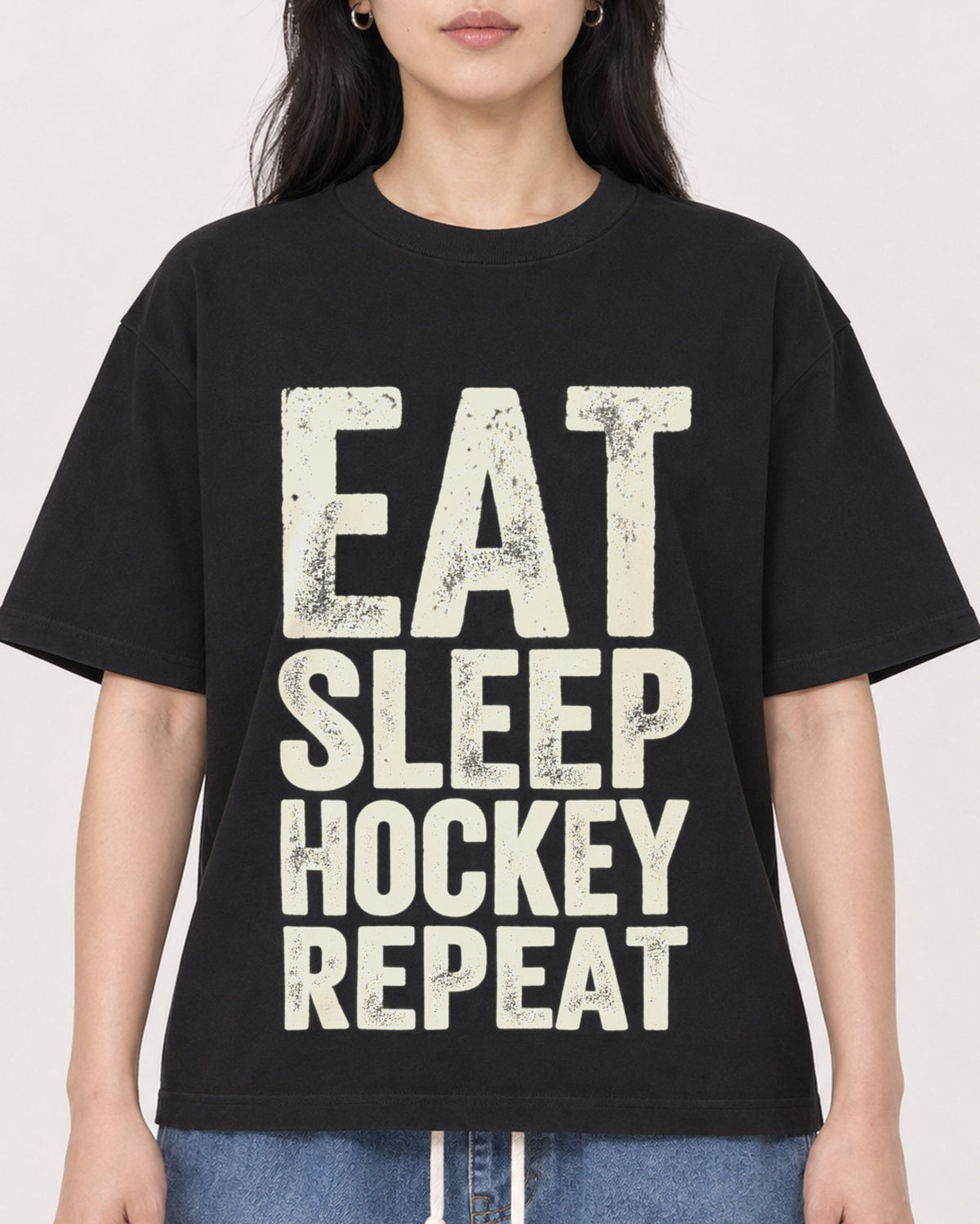 Mockup Boxy Heavyweight Tee Black female close-up 13
