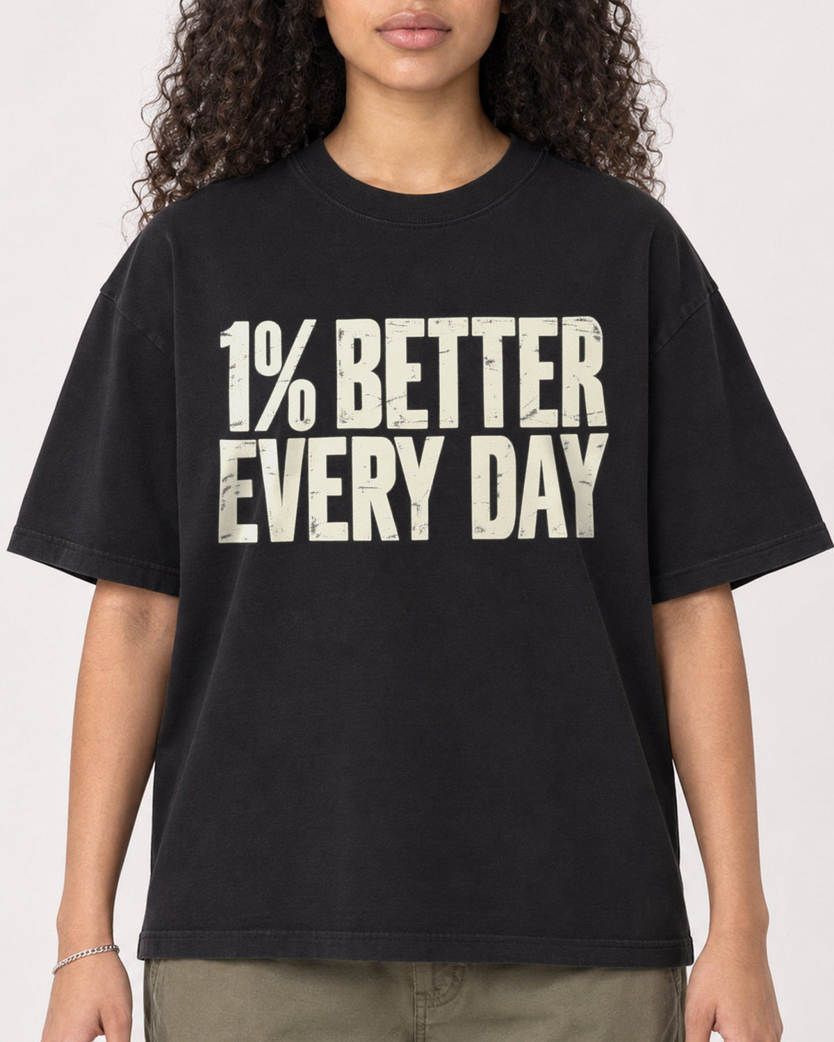 Mockup Boxy Heavyweight Tee Black female close-up 10