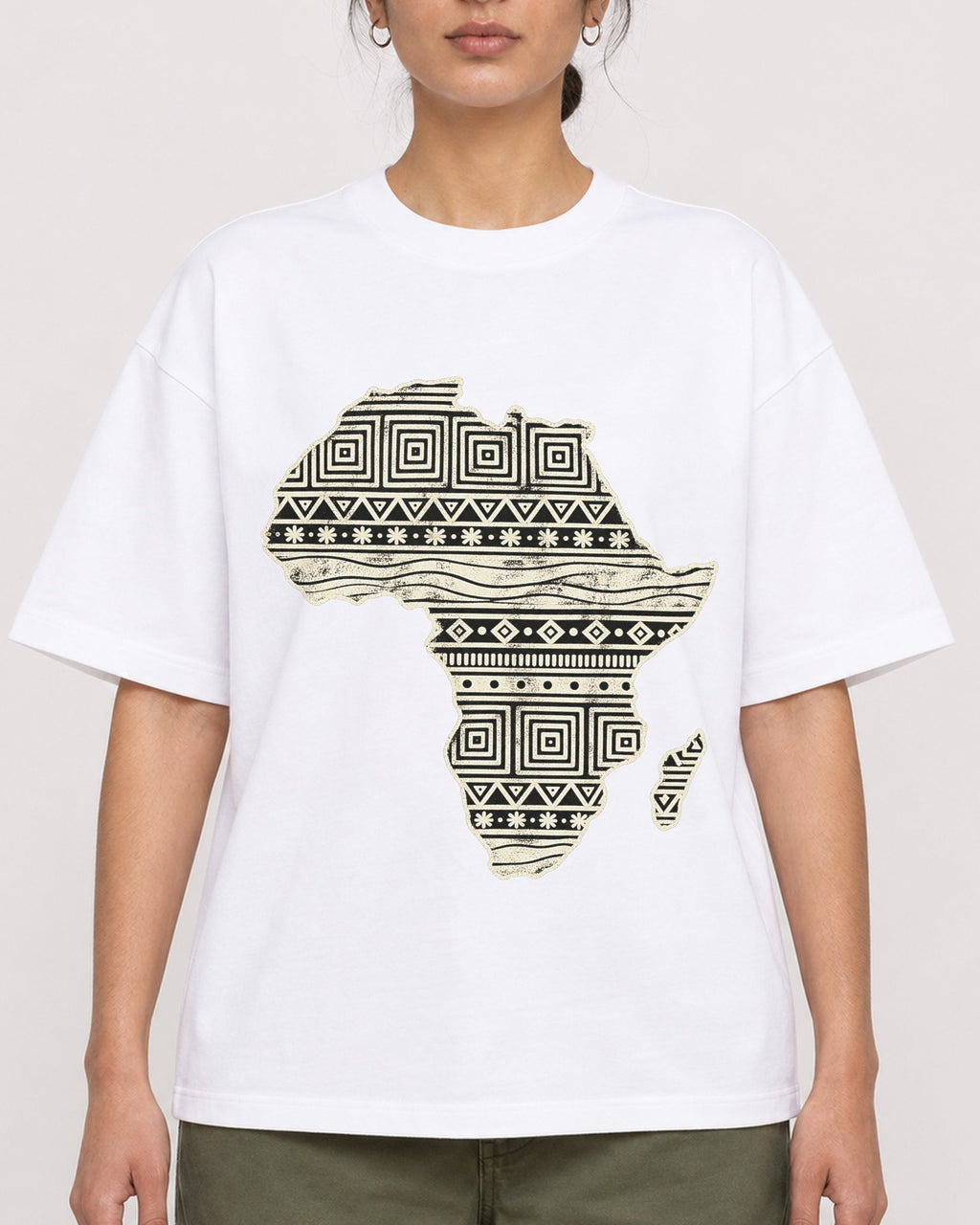 Mockup Boxy Heavyweight Tee White female close-up 17