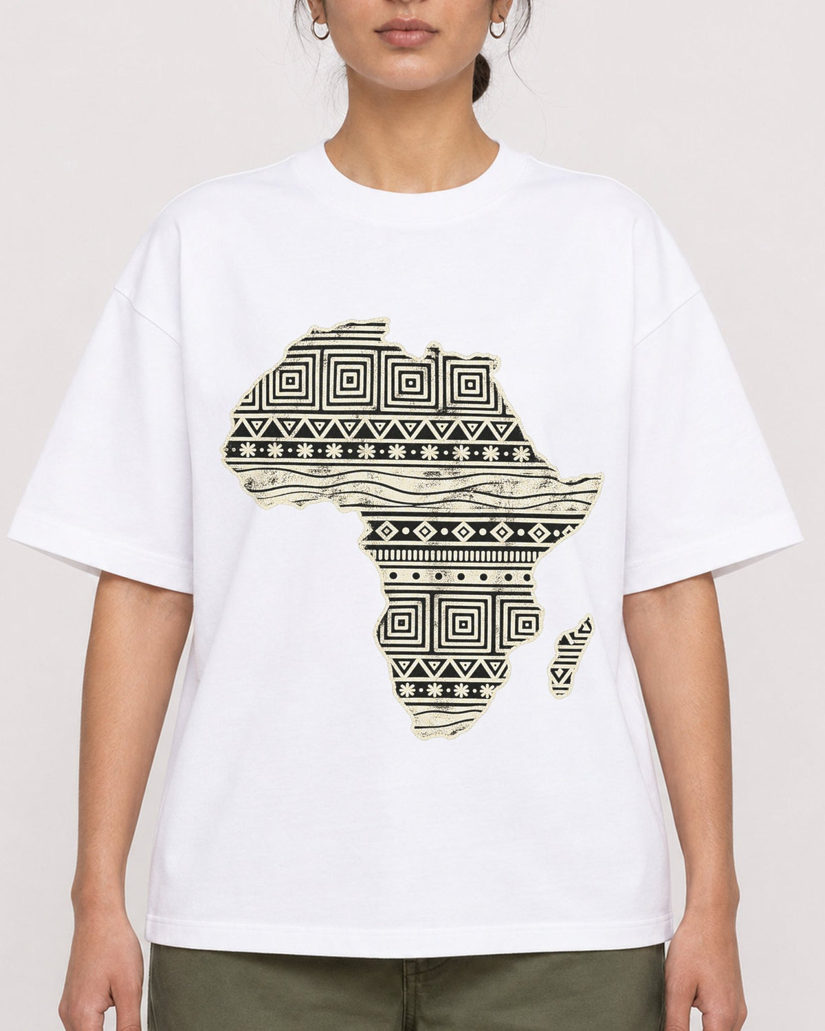 Mockup Boxy Heavyweight Tee White female close-up 17
