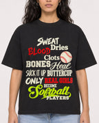 Mockup Boxy Heavyweight Tee Black female close-up 07
