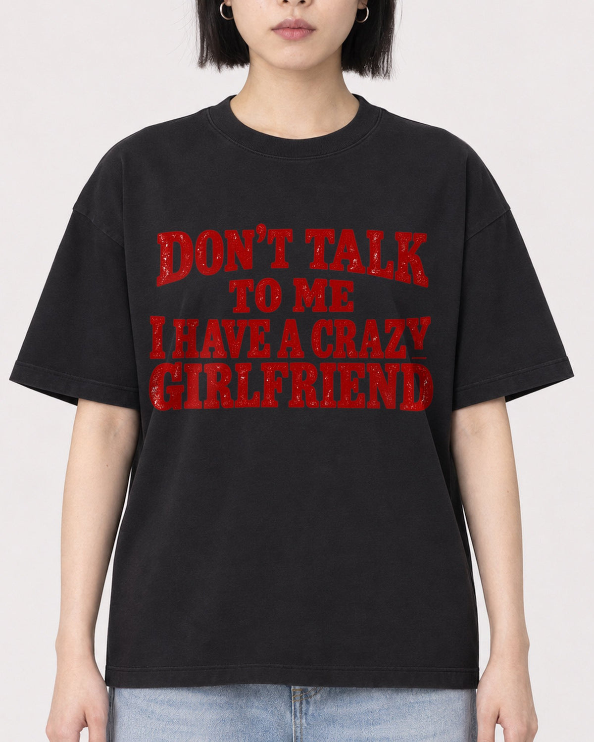 Mockup Boxy Heavyweight Tee Black female close-up 11