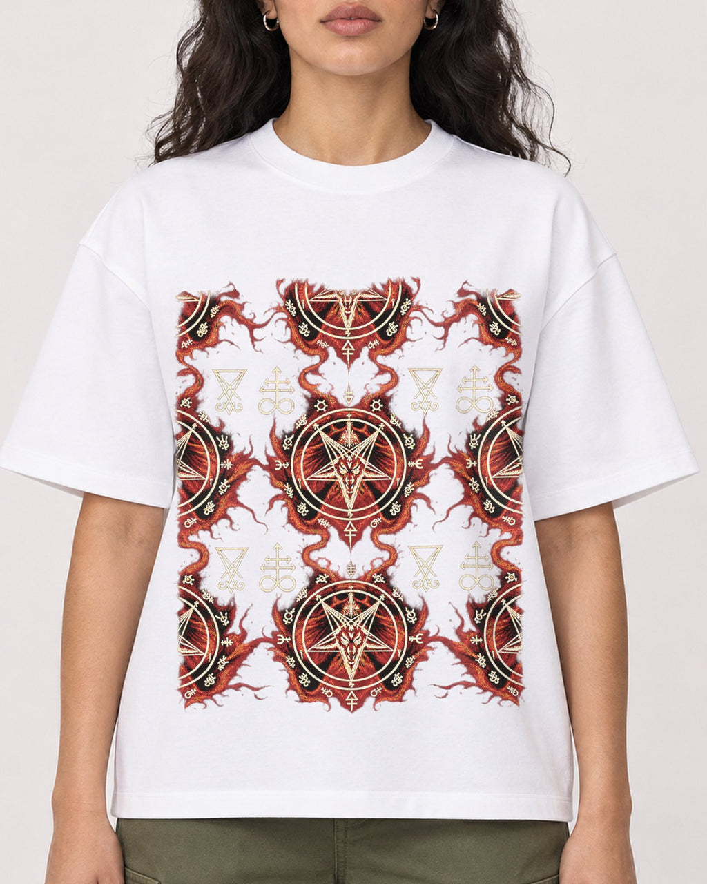 Mockup Boxy Heavyweight Tee White female close-up 07