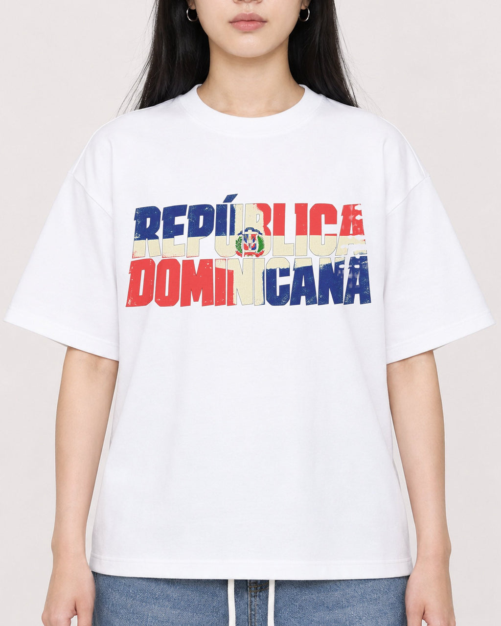 Mockup Boxy Heavyweight Tee White female close-up 01